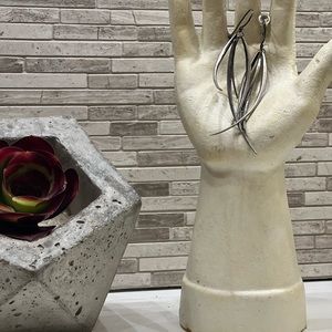 An absolutely *stunning* pair of sterling silver earrings